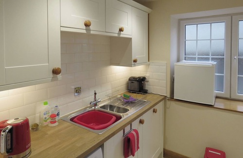 Frome Cottage | 2 bedroom accommodation in Spring Gardens, Frome