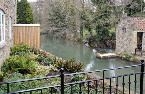 Frome Cottage | 2 bedroom accommodation in Spring Gardens, Frome