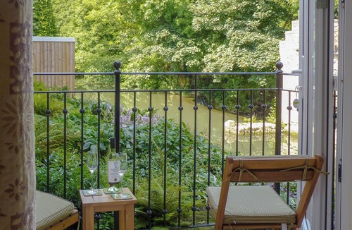 Frome Cottage | 2 bedroom accommodation in Spring Gardens, Frome