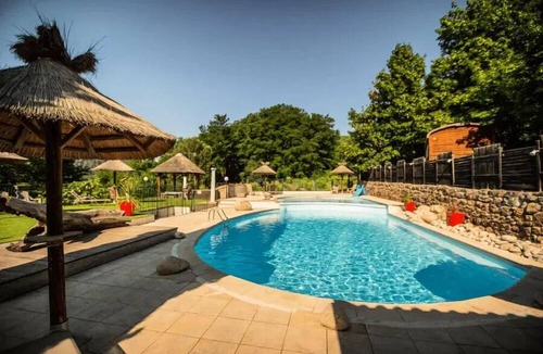 Ribes Ski Chalet | 2-bedroom air-conditioned Chalet Rêve sleeps 5
