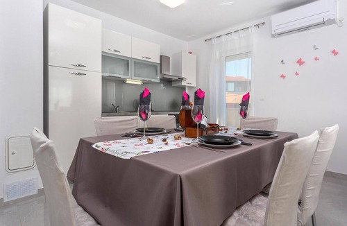 Sarsoni Apartment | 2 bedroom amazing apartment in Mladenici