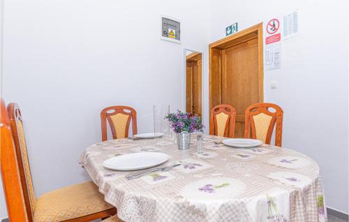 Dvornica Apartment | 2 Bedroom Amazing Apartment In Kanica