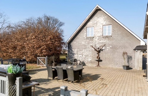 Give House | 2 bedroom amazing home in Grindsted