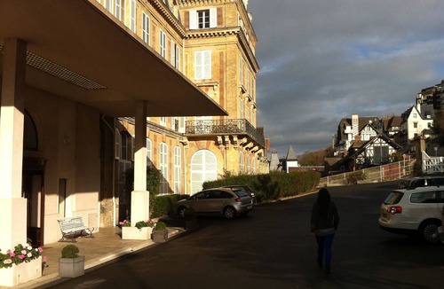 Trouville-sur-Mer Apartment | 2 bedroom apartment on the beach in a mythical landmark building