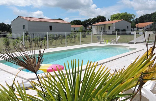 La Roche-sur-Yon Ski Chalet | 2-BEDROOM APARTMENT