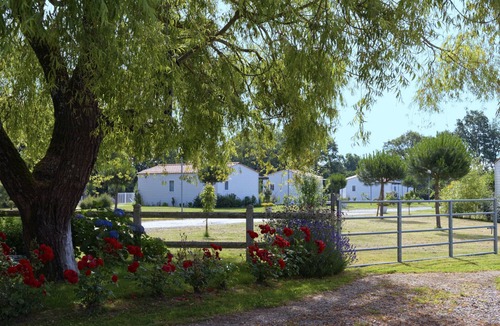 La Roche-sur-Yon Ski Chalet | 2-BEDROOM APARTMENT