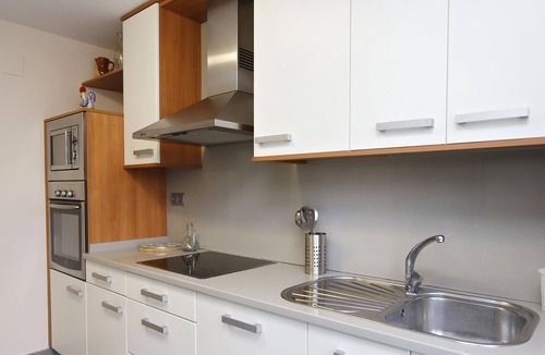 Torredembarra Apartment | 2-Bedroom Apartment with Terrace - Beach 250m - AC & Parking