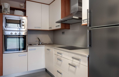 Torredembarra Apartment | 2-Bedroom Apartment with Pool and Parking 250m from the Beach