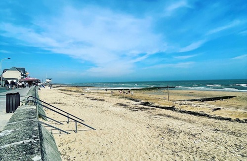 Lion-sur-Mer Apartment | 2 bedroom apartment - 50m from the sea - residence parking