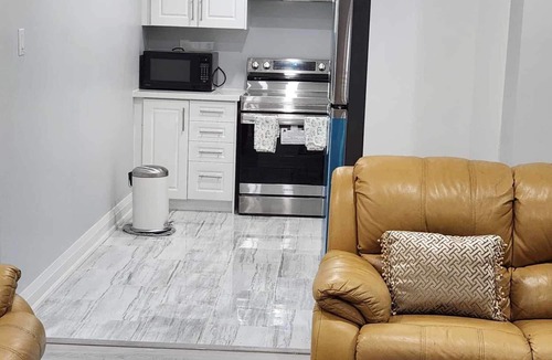 Brampton Apartment | 2 Bedroom Apartment - AnFull space with access to backyard, patio, and firepit