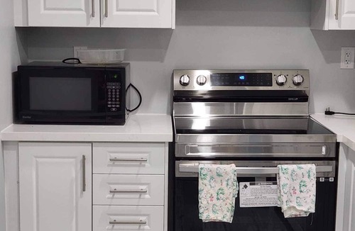 Brampton Apartment | 2 Bedroom Apartment - AnFull space with access to backyard, patio, and firepit