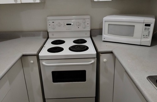 Oshawa Apartment | 2 BEDROOM APARTMENT, bright and peacefull for a pleasant stay.
