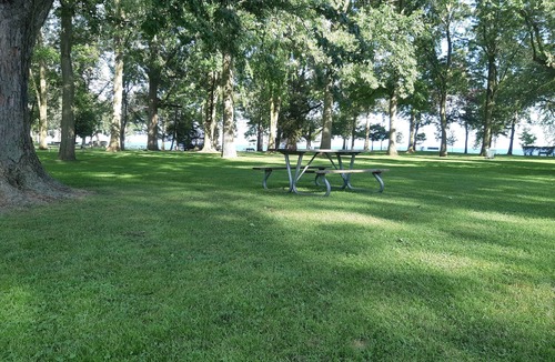 Oshawa Apartment | 2 BEDROOM APARTMENT, bright and peacefull for a pleasant stay.
