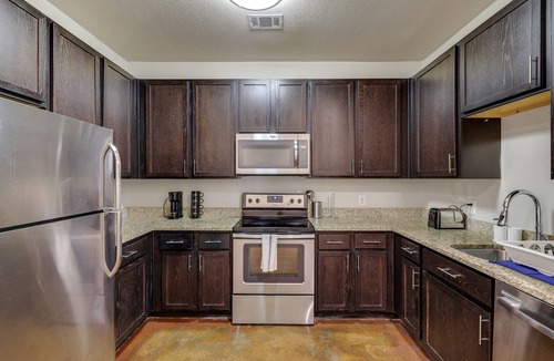 South Dallas - Fair Park Condo | 2 Bedroom Apartment Close to Downtown & Baylor Hospital