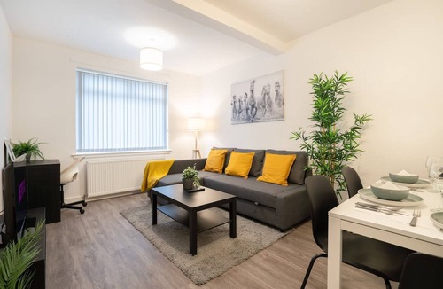 Wishaw Apartment | 2 Bedroom Apartment-free Parking
