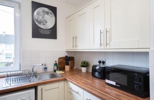 Wishaw Apartment | 2 Bedroom Apartment-Free Parking