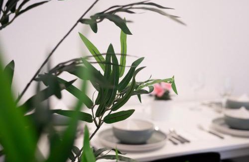 Wishaw Apartment | 2 Bedroom Apartment-Free Parking