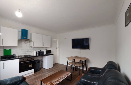 Cradley Apartment | 2 Bedroom Apartment