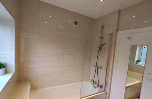 Cradley Apartment | 2 Bedroom Apartment