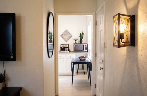 Central Arlington Apartment | 2-bedroom apartment in pleasant Arlington with AC for relaxing stays