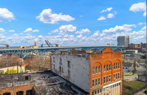 Ohio City Apartment | 2-bedroom apartment in brilliant Cleveland with WiFi, AC, fitness room