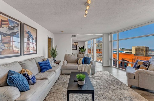 Ohio City Apartment | 2-bedroom apartment in brilliant Cleveland with WiFi, AC, fitness room