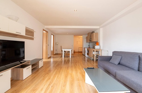 Arinsal Apartment | 2-bedroom apartment in Arinsal with parking, 4 guests.