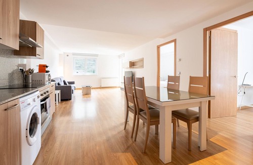 Arinsal Apartment | 2-bedroom apartment in Arinsal with parking, 4 guests.