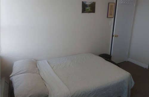 Grange Park Apartment | 2 bedroom apartment in downtown Toronto with CN Tower view!