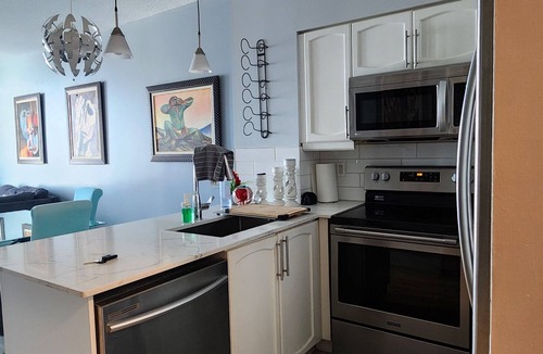 St. Lawrence Apartment | 2-bedroom apartment in amazing Toronto with cool AC breeze