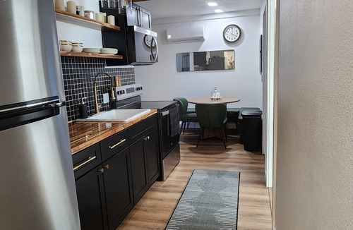 Duncan Apartment | 2-bedroom apartment in peaceful Duncan/York with cool AC breeze