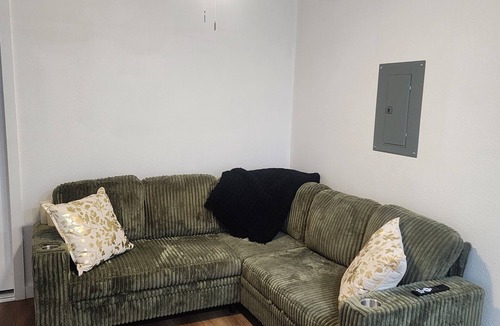 Duncan Apartment | 2-bedroom apartment in peaceful Duncan/York with cool AC breeze