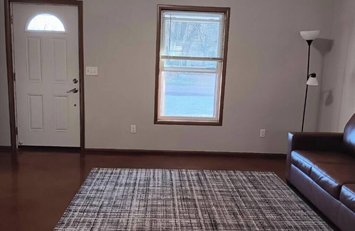 Lewis Apartment | 2-bedroom apartment in pleasant Lewis with air conditioning