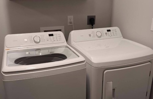 Lewis Apartment | 2-bedroom apartment in pleasant Lewis with air conditioning