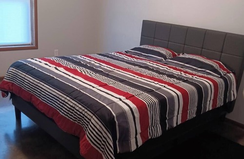 Lewis Apartment | 2-bedroom apartment in pleasant Lewis with air conditioning
