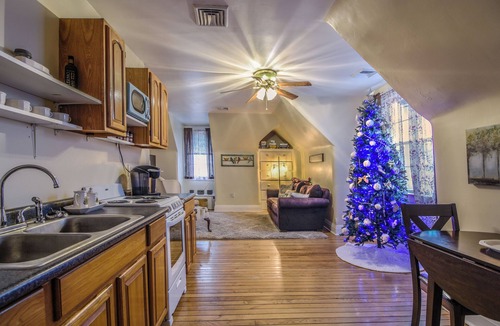 Fairmont Apartment | 2-bedroom apartment in Convenient Downtown Location