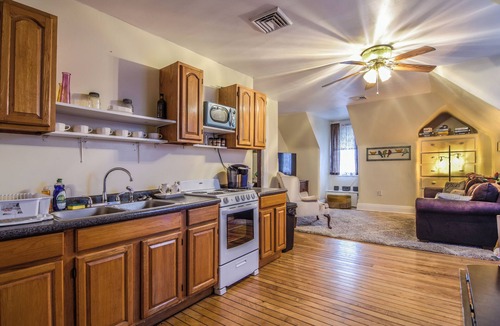 Fairmont Apartment | 2-bedroom apartment in Convenient Downtown Location