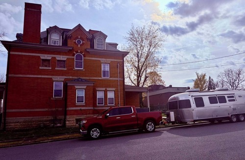 Fairmont Apartment | 2-bedroom apartment in Convenient Downtown Location