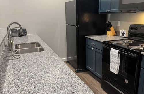 Victoria Apartment | 2-bedroom apartment in lovely Victoria with WiFi, AC
