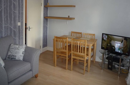 Higham Hill Apartment | 2 Bedroom apartment, London, 10 min. walk to tube, 20 min. to City ce