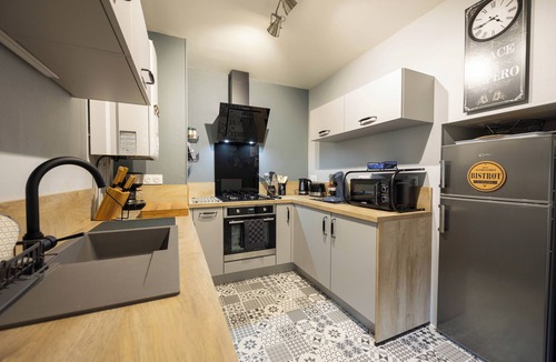 Bayeux Apartment | 2 bedroom apartment private parking Normandy BAYEUX D-Day Beaches