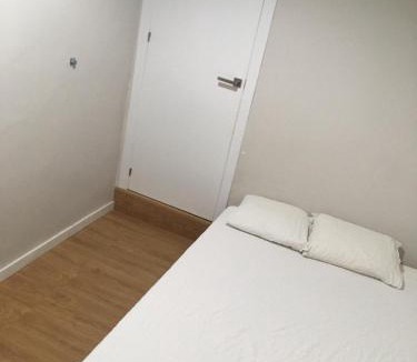 La Bordeta Apartment | 2 BEDROOM APARTMENT SANTS