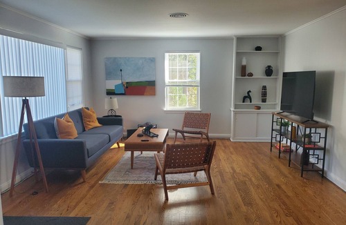 Lake Bluff Apartment | 2 Bedroom apartment in Downtown Lake Bluff