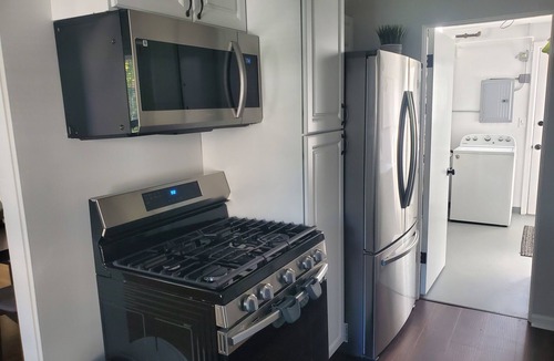 Lake Bluff Apartment | 2 Bedroom apartment in Downtown Lake Bluff