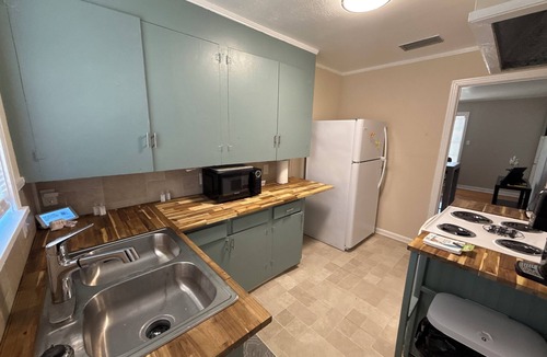 Highland Historic District Apartment | 2-bedroom apartment with WiFi, AC in charming Shreveport