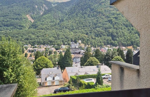 Cauterets Apartment | 2-Bedroom Apartment with Balcony and Parking in Cauterets