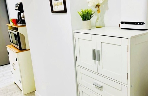 Walkerville Apartment | 2-bedroom apartment with fast Wi-Fi, private laundry & entrance; free parking
