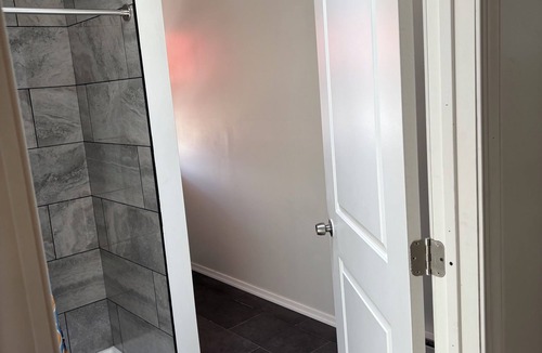 Foxcroft Square Apartment | 2-bedroom APT Einstein Hospital WiFi, AC, Pet friendly