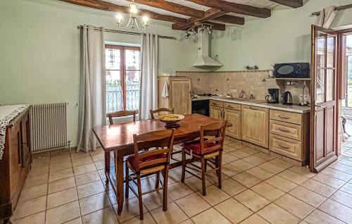 Chateau-la-Valliere House | 2 Bedroom Awesome Home In Château-La-Vallière