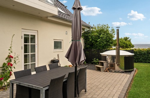 Hejlsminde Strand Apartment | 2 bedroom awesome apartment in Hejls